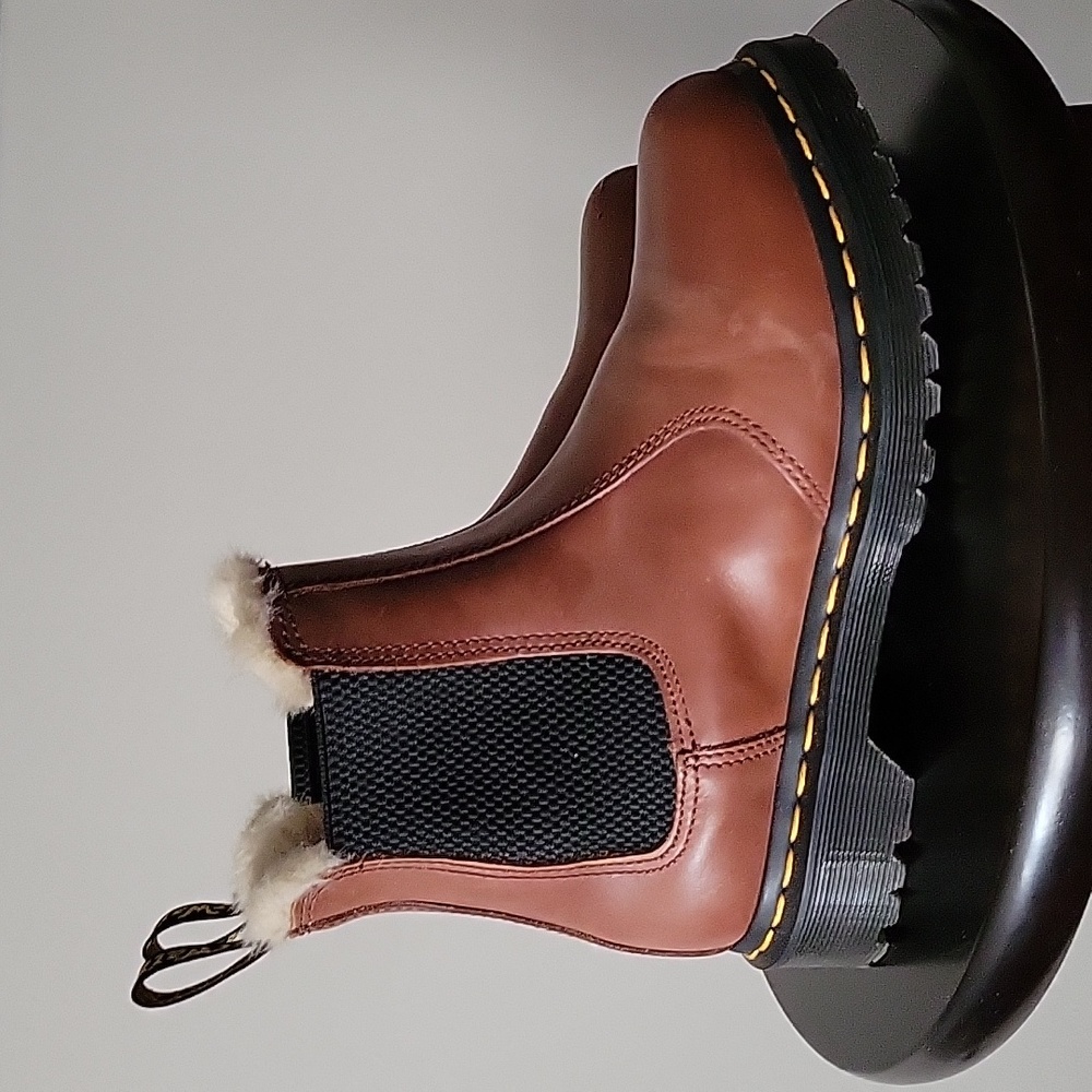 Dr. Martens 2976 Leonore Faux Fur Chelsea boot Tan size 6